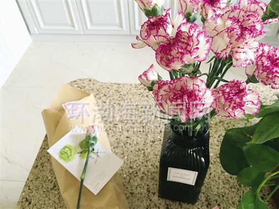 網(wǎng)絡(luò)訂花流行 市民看法不一